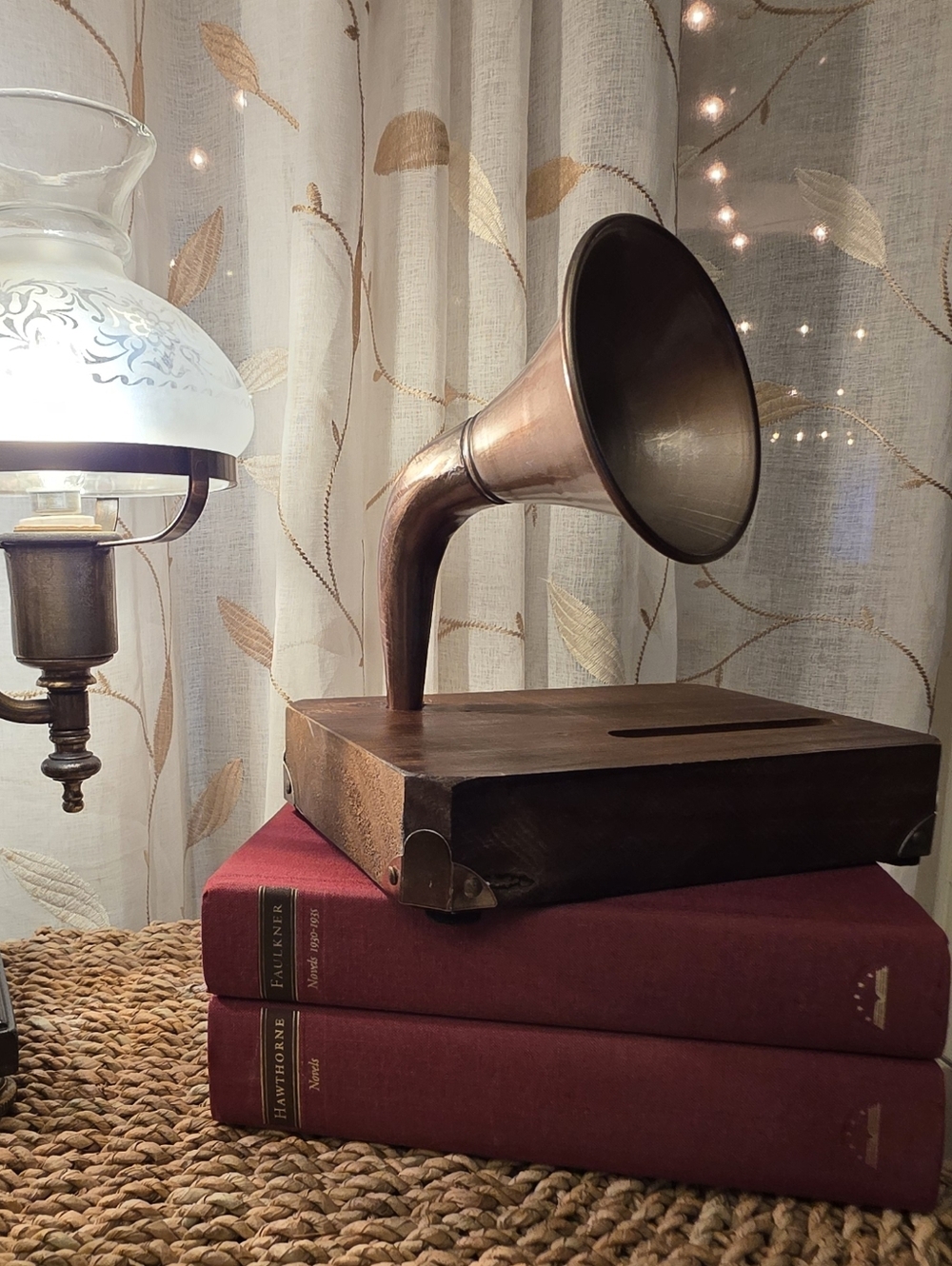 Wood Smartphone Sound Amplifier Dock with Vintage Gramophone Horn Speaker